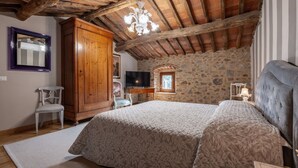 Room - Shaleo, Private Pool & Jacuzzi, Marliana (Marliana)