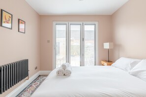 Perustalo, 2 parisänkyä | 2 makuuhuonetta, kannettavalle tietokoneelle sopiva työtila