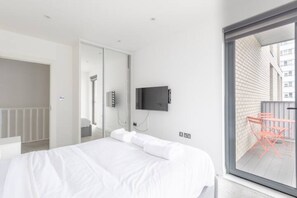 Casa geminada básica, várias camas | 4 quartos, espaço de trabalho para notebook