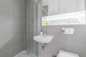 Townhouse Basic, Beberapa Tempat Tidur | Kamar mandi | Pengering rambut, handuk, sabun, dan sampo