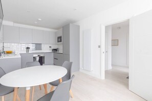 Basic-Stadtwohnung, Mehrere Betten | Speisen