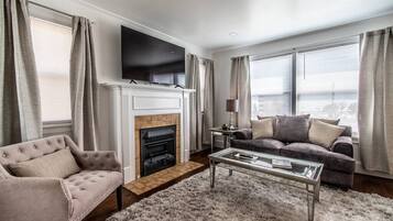 TV, fireplace