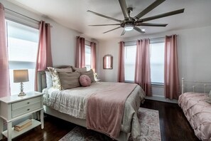 4 habitaciones, tabla de planchar con plancha, cuna de viaje y wifi 
