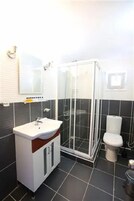 Standard Room | Bathroom