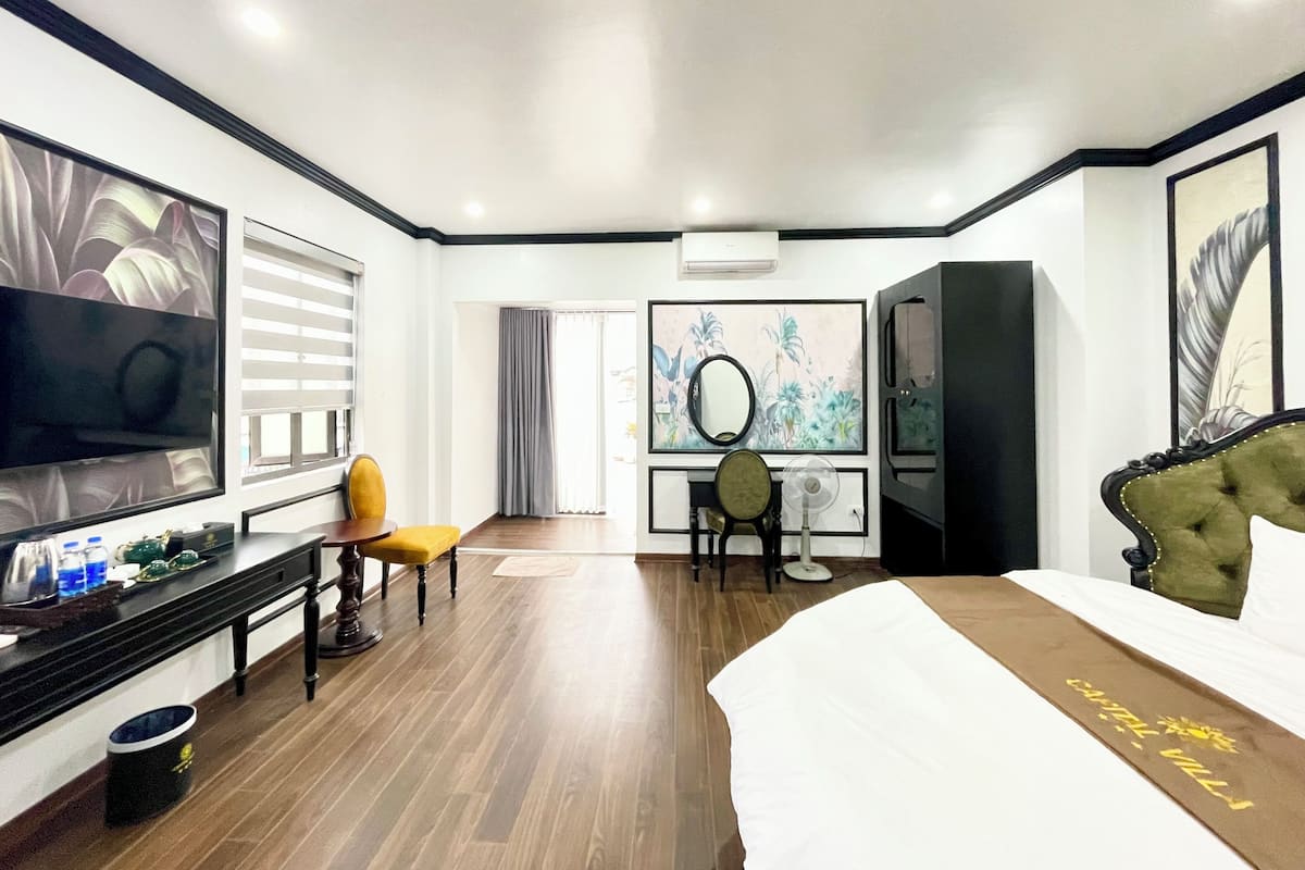 Luxury Room | Living area | Smart TV