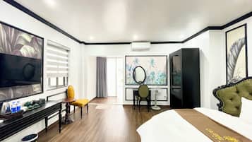 Luxury Room | Living area | Smart TV