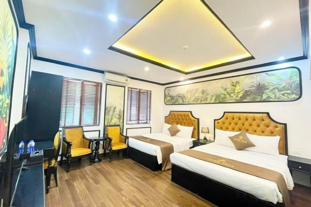 Premium bedding, down comforters, minibar, desk