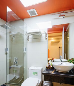 Bathroom - Capital Cau Giay Hotel (Hanoi)
