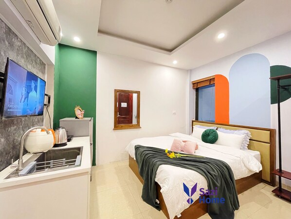 Desk, free WiFi, bed sheets - Capital Cau Giay Hotel (Hanoi)