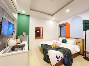 Escritorio, wifi gratis y ropa de cama