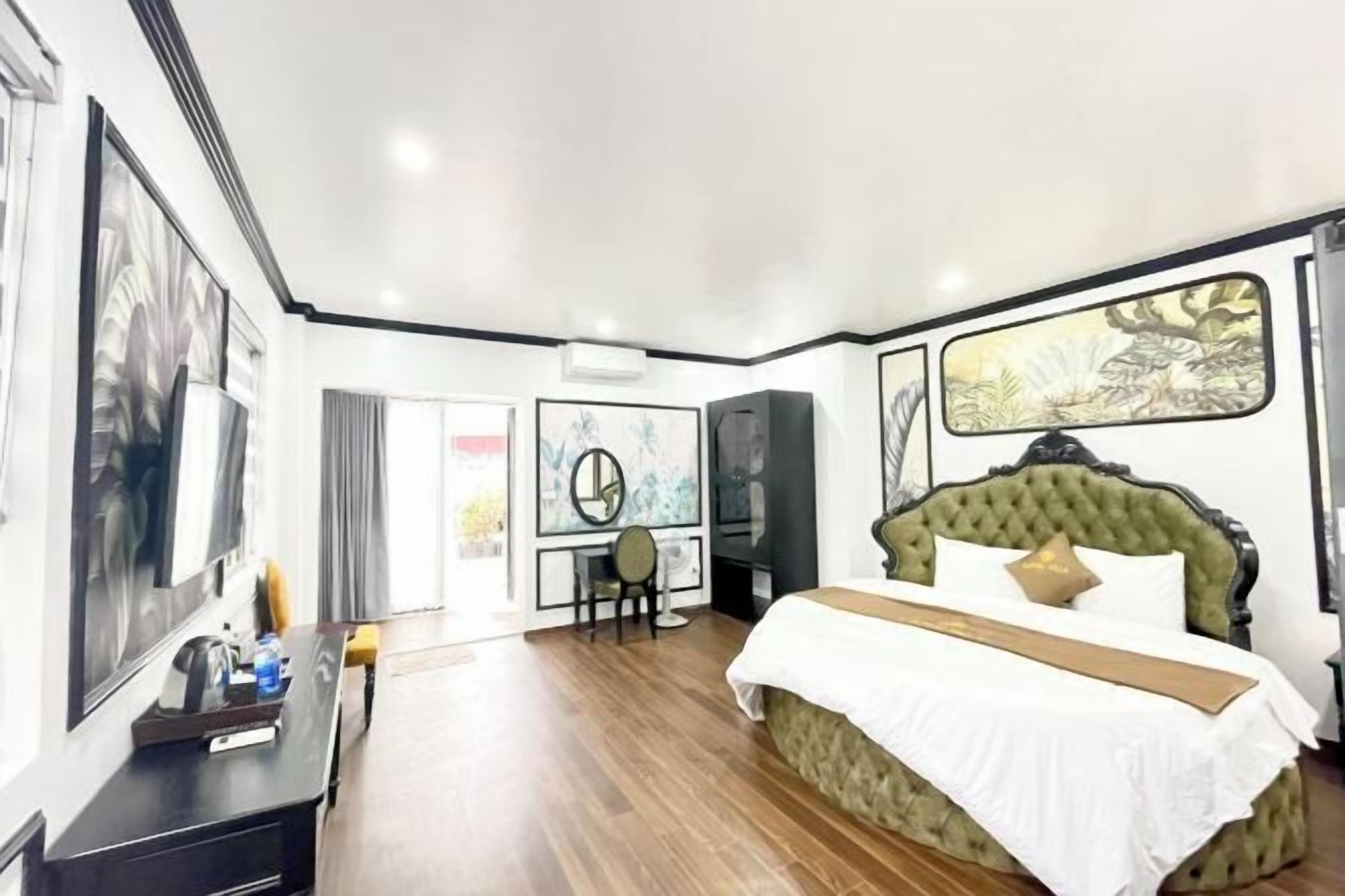 Desk, soundproofing, iron/ironing board, free WiFi