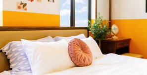 Desk, free WiFi, bed sheets - Capital Cau Giay Hotel (Hanoi)