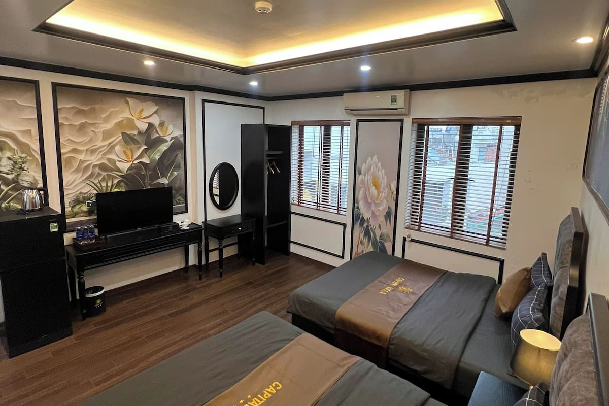 Luxury Quadruple Room | Living area | Smart TV