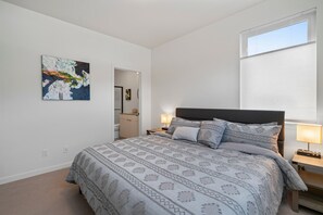 3 bedrooms, desk, WiFi, bed sheets - Air-Conditioning, Monthly Discount, Pet Friendly! (Durango)