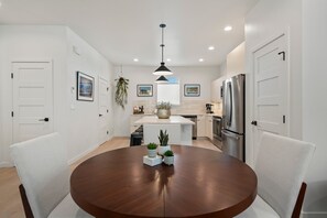 Dining - Air-Conditioning, Monthly Discount, Pet Friendly! (Durango)