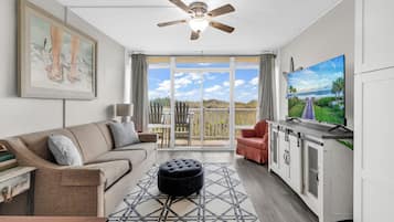 Signature Condo, 1 Bedroom, Balcony, Ocean View | Living room