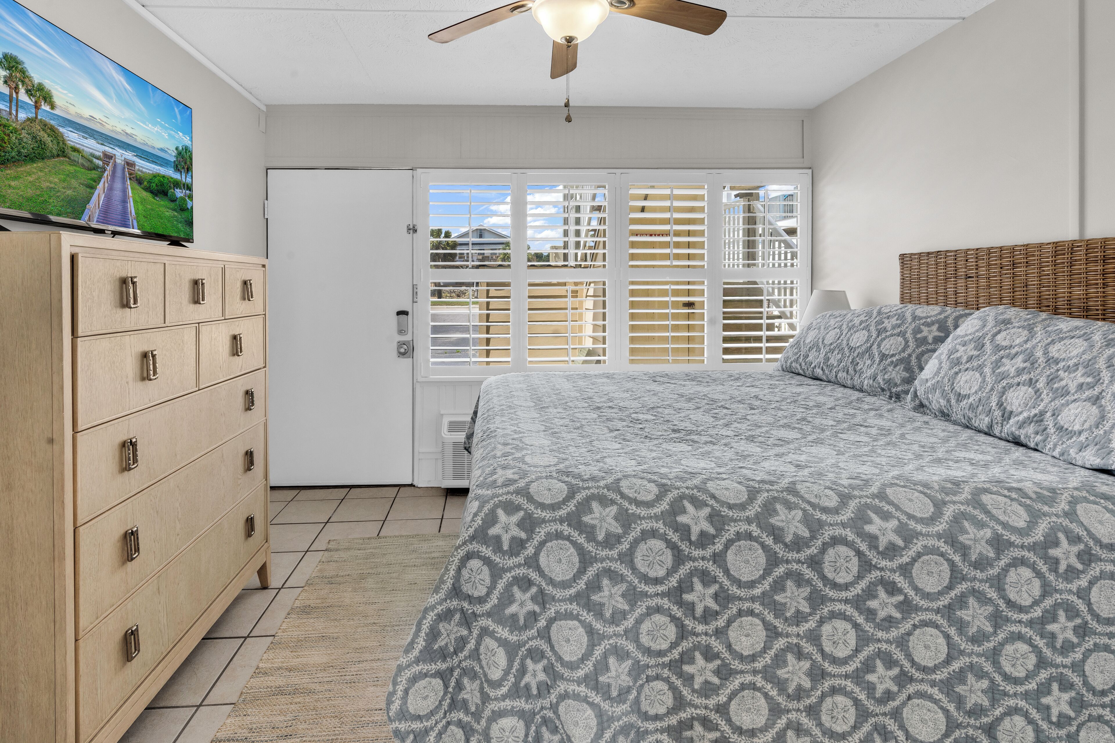 Signature Condo, 1 Bedroom, Balcony, Ocean View | 1 bedroom, individually decorated, individually furnished