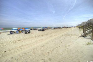 On the beach - Seaside Elegance Your Coastal Getaway (North Myrtle Beach)