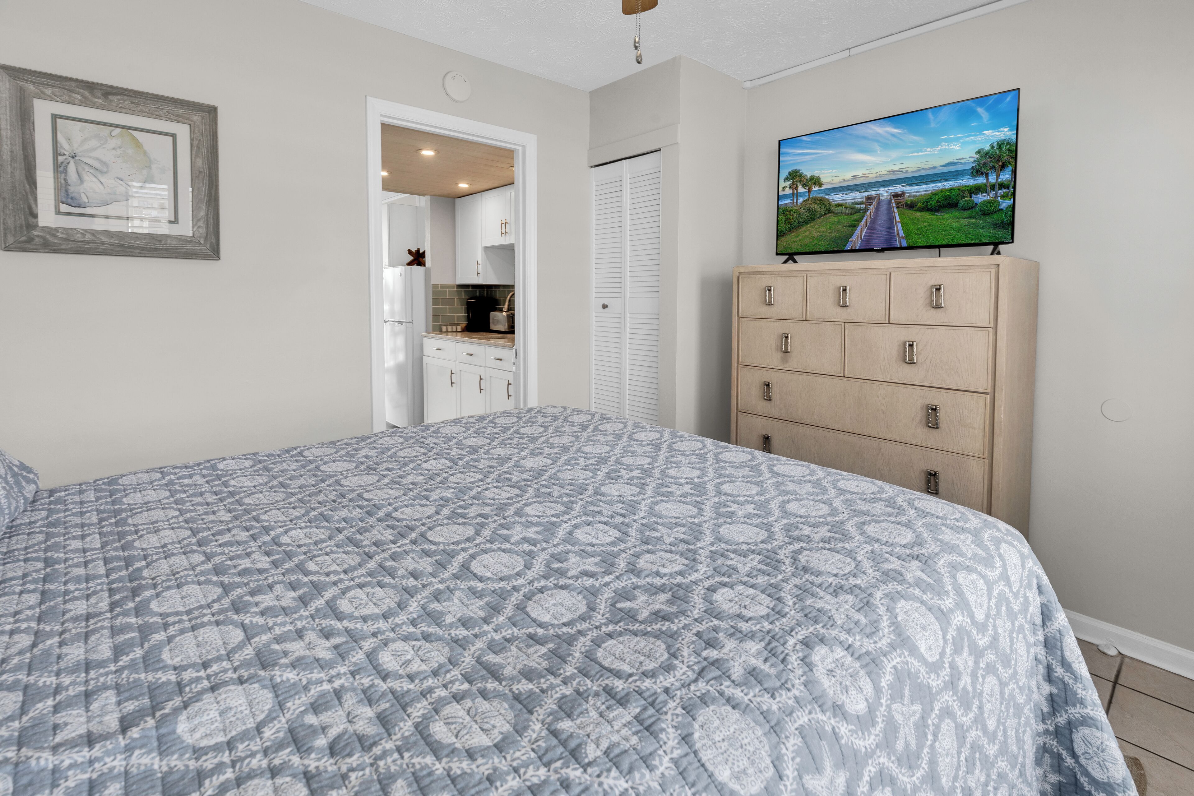 1 bedroom, individually decorated, individually furnished