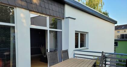 Modernes Loft mit großer Terrasse und kostenlosem Parkplatz