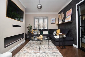 TV, fireplace