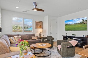 Smart-TV, Kamin, Tischtennisplatte