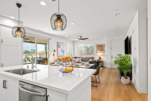 Desert Isle, Walk to Stadium Course, MTN Views!