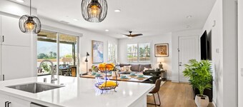 Desert Isle, Walk to Stadium Course, MTN Views!