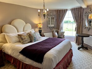 6 bedrooms, in-room safe, desk, iron/ironing board