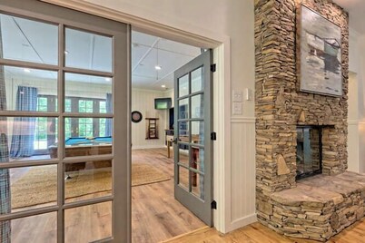 Summer at Lake Burton! Steps from Anchorage Marina!