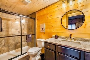Douche, sèche-cheveux, serviettes fournies