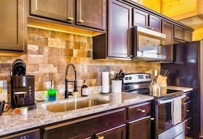 Geladeira, micro-ondas, fogão, cooktop