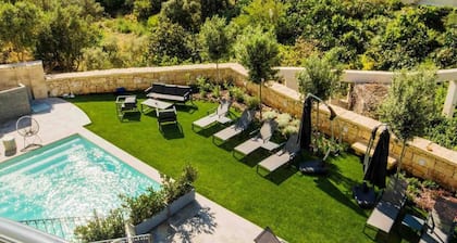 The Valley Room 8 condo with parking on premises