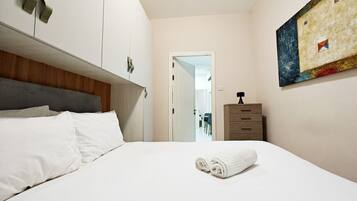 2 dormitorios, tabla de planchar con plancha, wifi gratis y ropa de cama