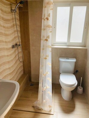 Hair dryer, towels