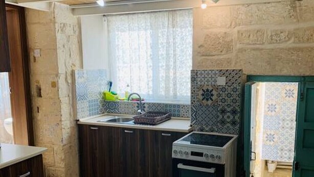 A compact kitchen with a stove, sink, and cabinets. - Serenity 1 -cosy apartment in Qormi (Ħal Qormi)