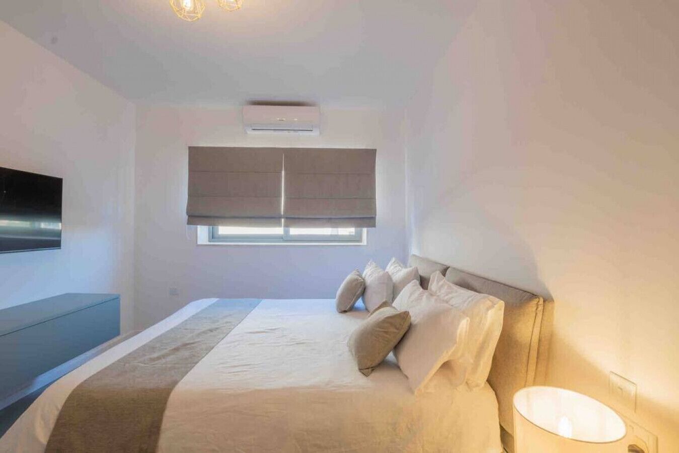 1 slaapkamer, een strijkplank/strijkijzer, gratis wifi, beddengoed