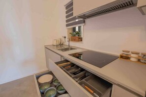 Refrigerador, microondas, horno, placa de cocina