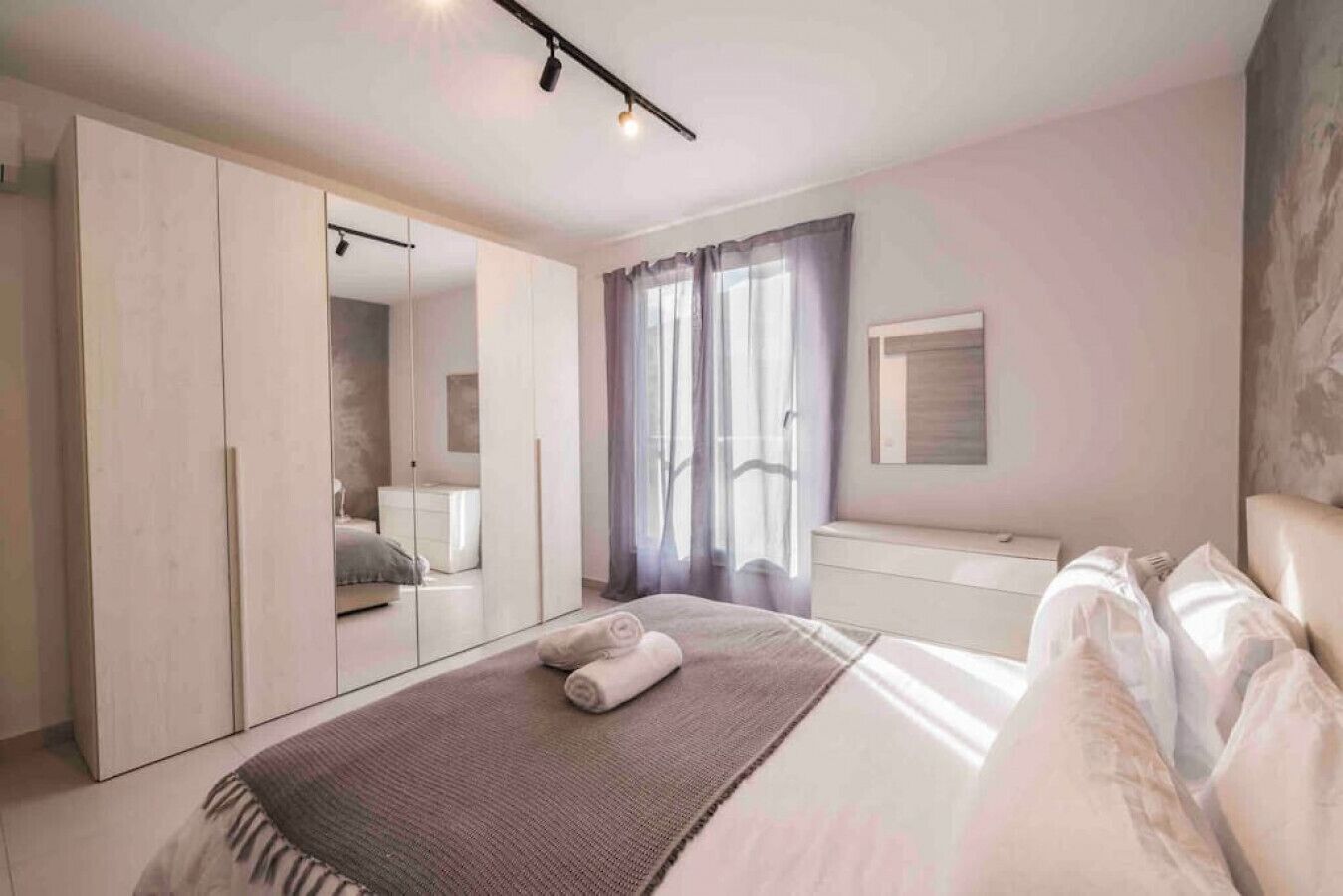 2 makuuhuonetta, silitysrauta/-lauta, ilmainen Wi-Fi, vuodevaatteet