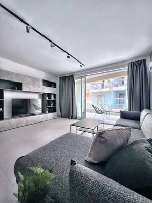 Smart TV - The Ultimate escape-3 bedroom apartment (Tas-Sliema)