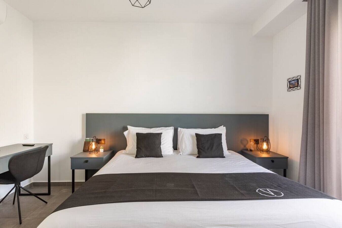 1 dormitorio, escritorio, tabla de planchar con plancha y wifi gratis