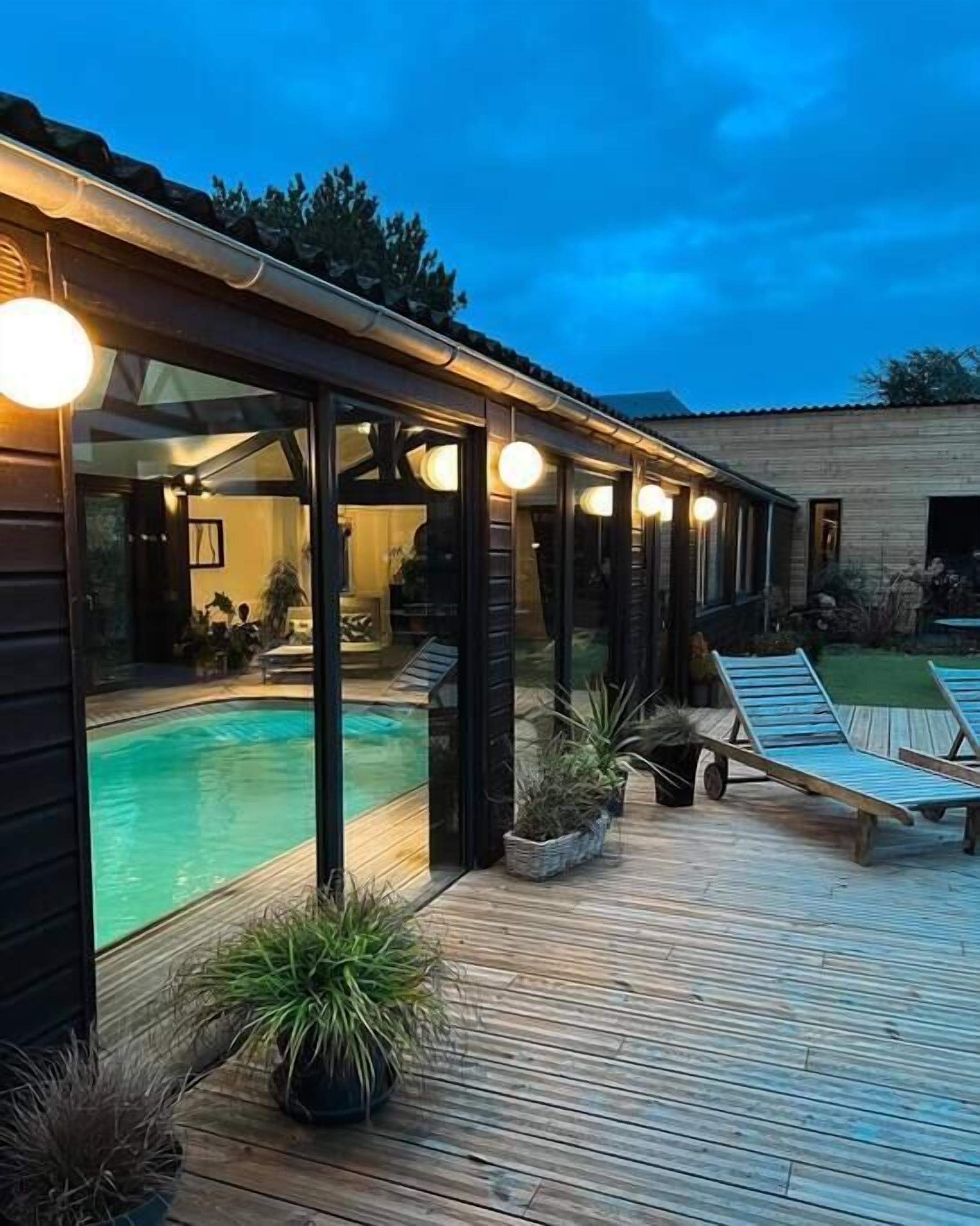 Una piscina cubierta