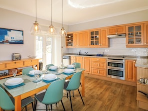 Cottage | Private kitchen - Harbourside (Dartmouth)
