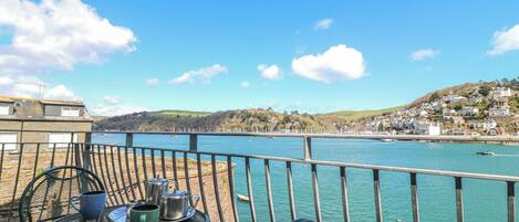 Cottage | Tempat makan luar