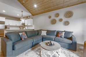 スマートテレビ、暖炉、書庫