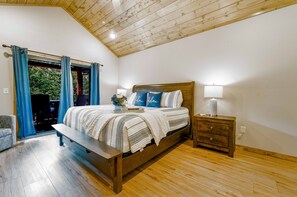 5 bedrooms, iron/ironing board, travel crib, free WiFi - Lakeview Home with Private hot tub/ lake access! (Branson)