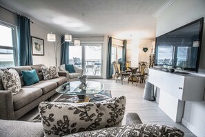 Apartment | 3 bedrooms, Internet - Enjoy Sunsets at Fully Equipped Condo at the Beach (Seven Mile Beach)