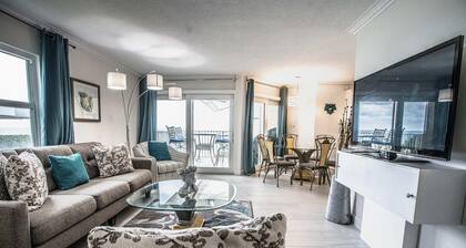 Enjoy Sunsets at Fully Equipped Condo at the Beach