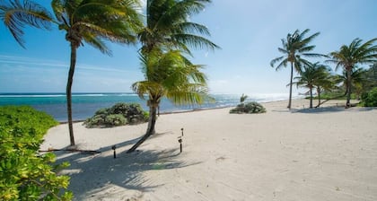 Peaceful Ocean Front Beach House in Bodden Town