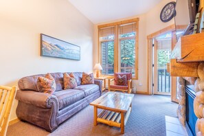 TV, fireplace - Center Village One Bedroom, Free Wifi, Free Underground Parking (Copper Mountain)